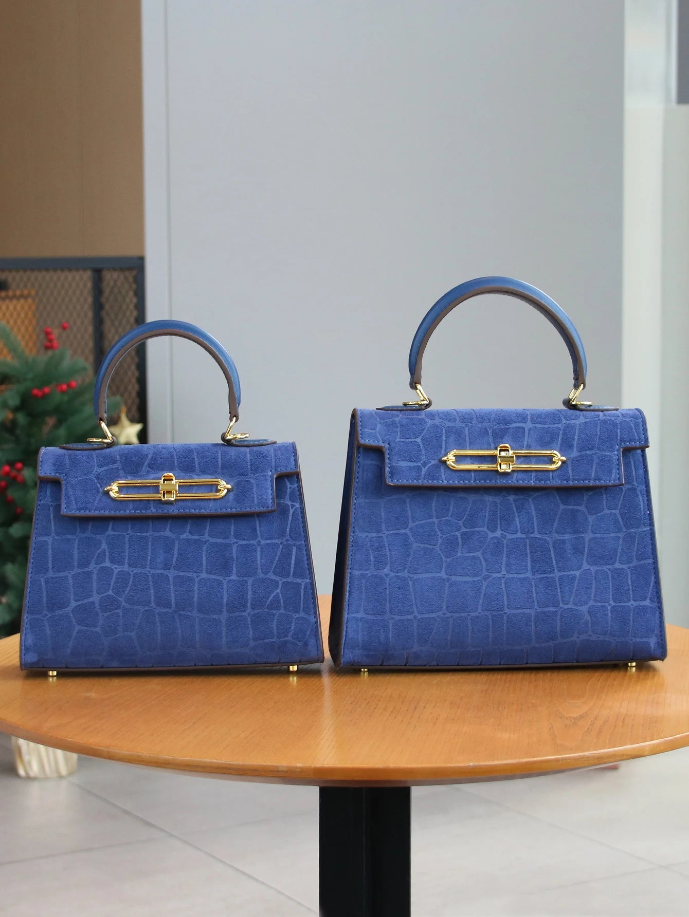 Frosted crocodile pattern commuter handbag